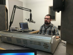 Podcast in studio (4)